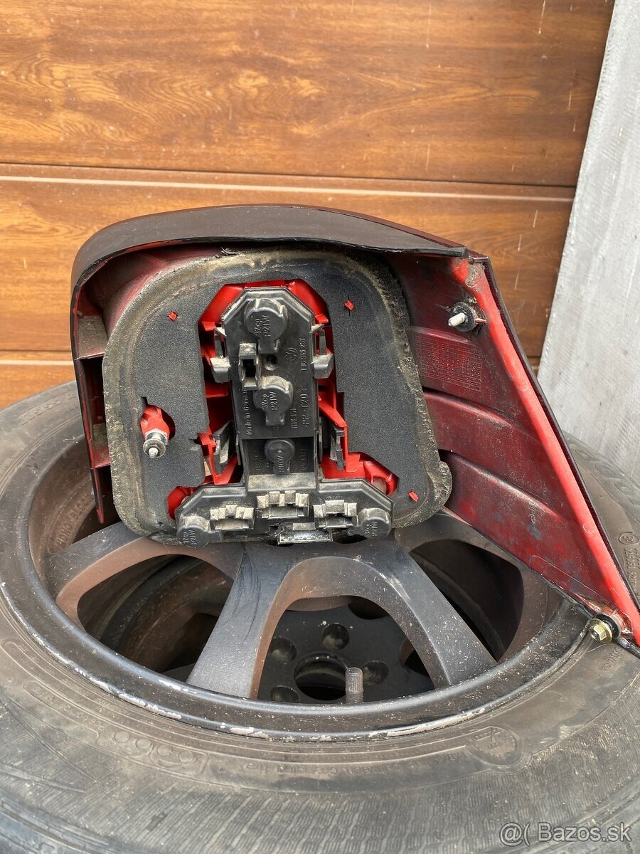 Zadné pravé svetlo VW Golf IV - 2