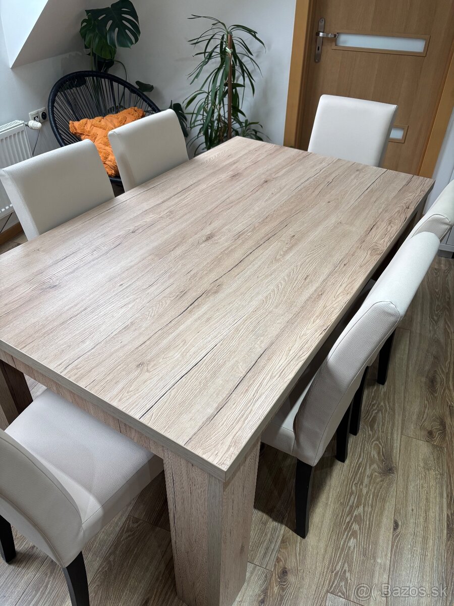Stôl a stoličky - 2