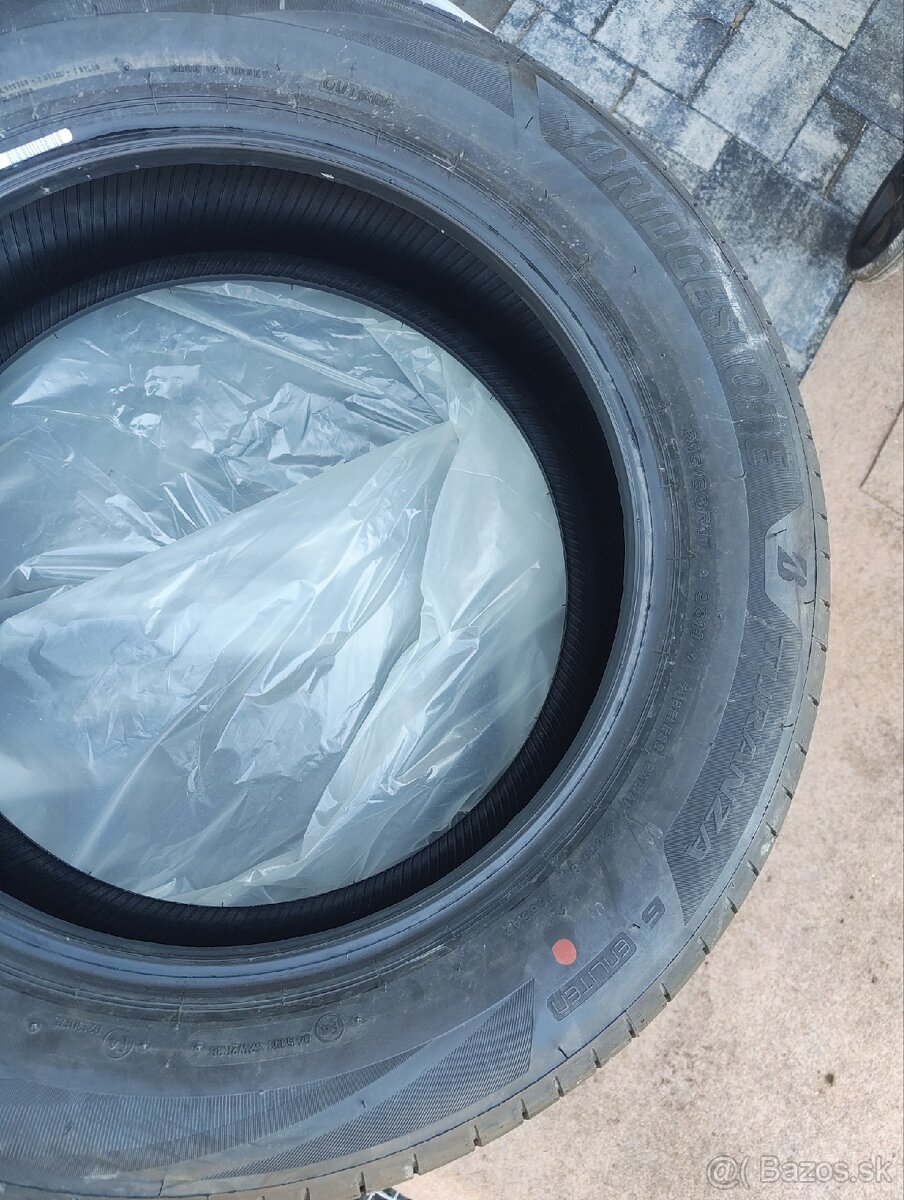 Bridgestone 215/60R17 - 2