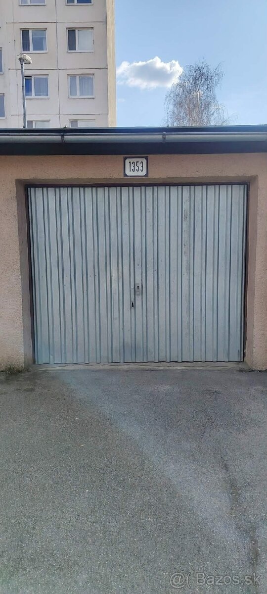 Garážová výklopná brána - 2
