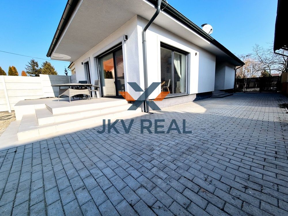 3D OBHLIADKA NA PREDAJ 4-IZBOVÝ RODINNÝ DOM S TERASOU A VEĽ - 2