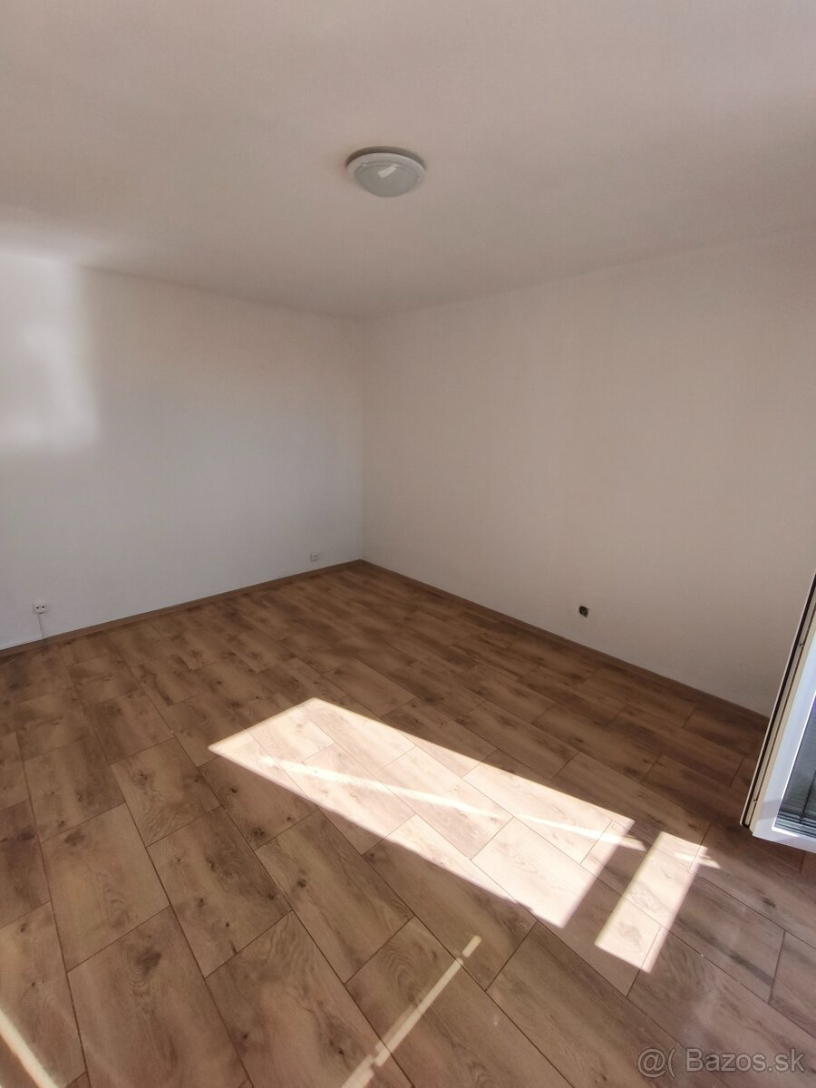 Priestranný 1-izbový byt po rekonštrukcii – Žiar nad Hronom, - 2