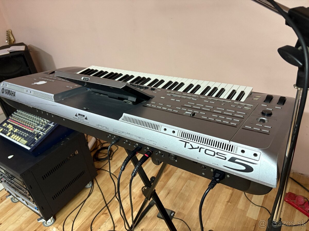 Yamaha Tyros 5 - 2