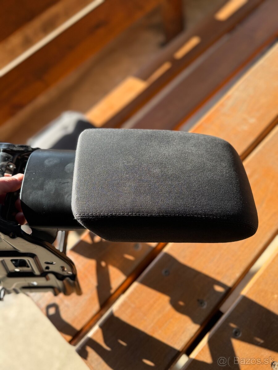 Audi a4,a5 b8 lakťová opierka - 2