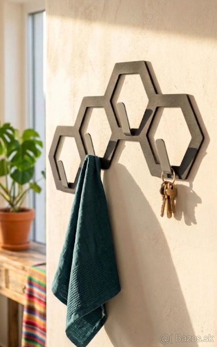 Handmade honeycomb vešiak - 2
