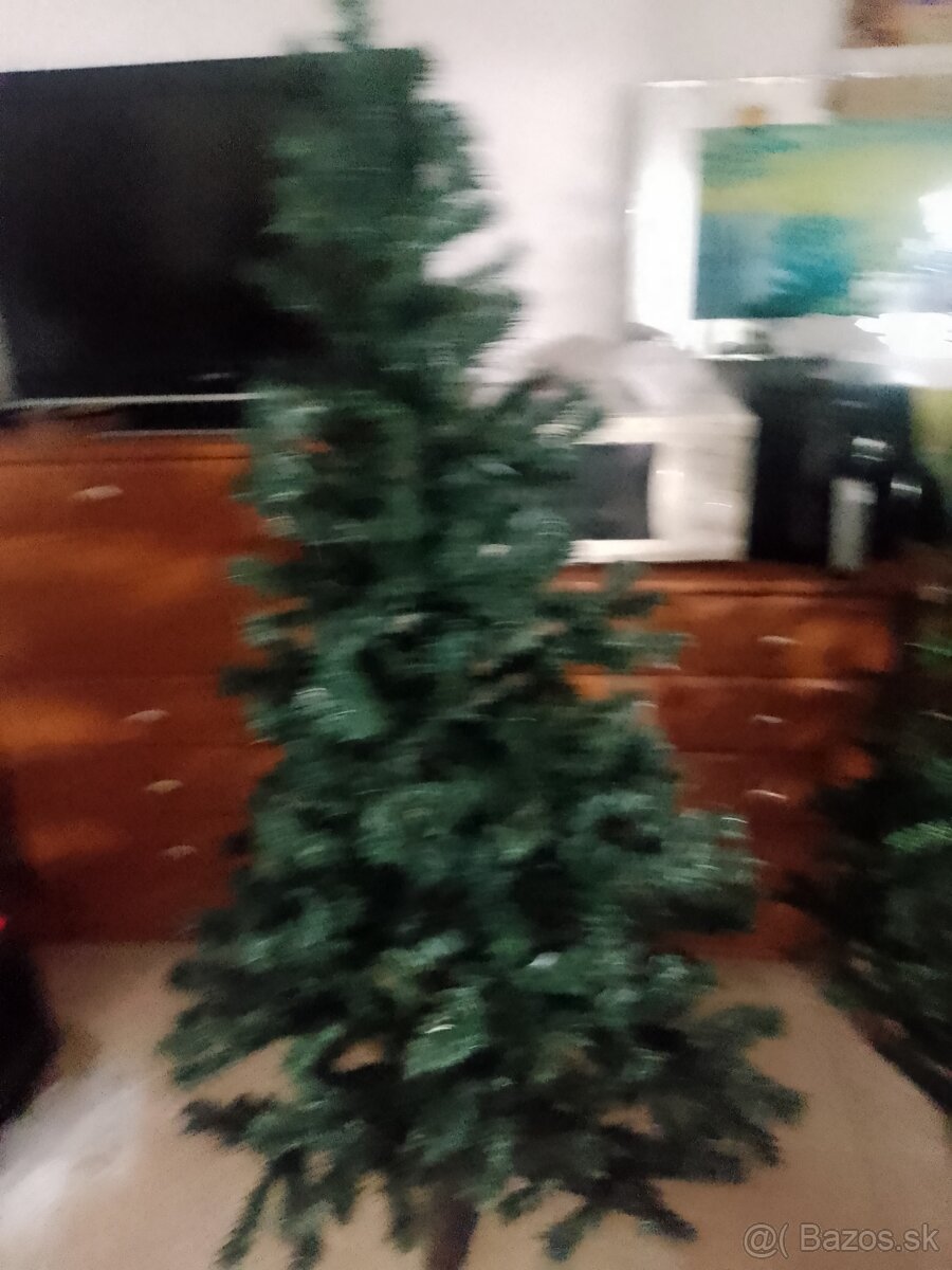 Predam 2 vianocne stromceky + svetelna retaz(dekoracia) - 2