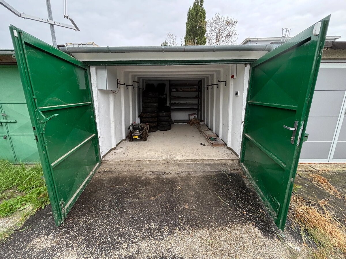 Zrekonštruovaná garáž s pozemkom - 2