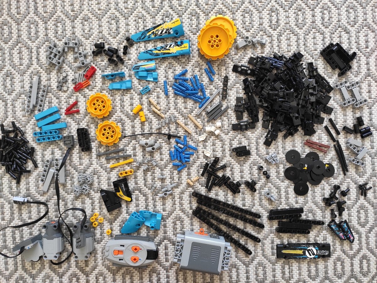 Lego Technic 42095 Dialkovo ovladany kaskadersky pretekar - 2