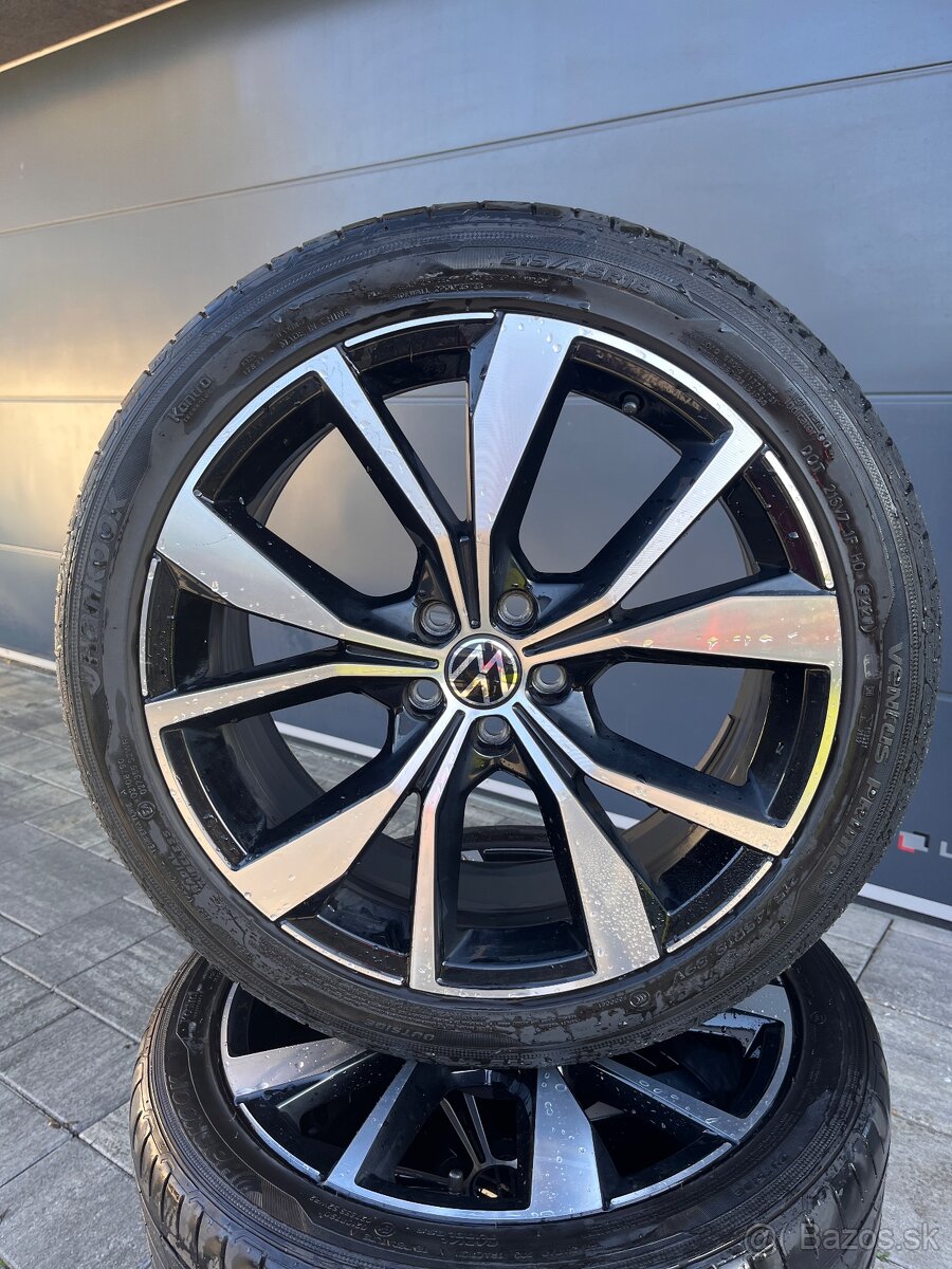 VW Leeds - Golf GTi, R-line 18” - 2