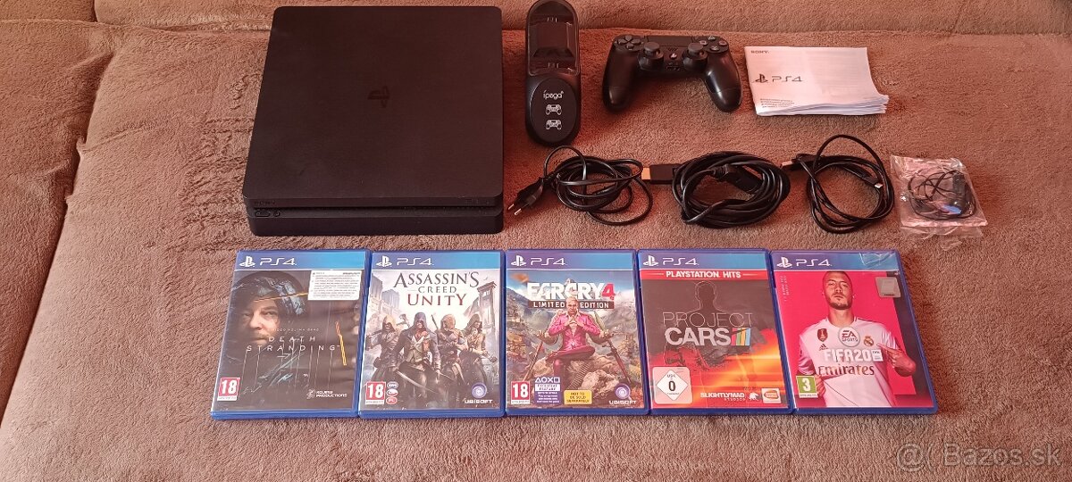 Ps4 slim s hrami a volantom ferrari - 2