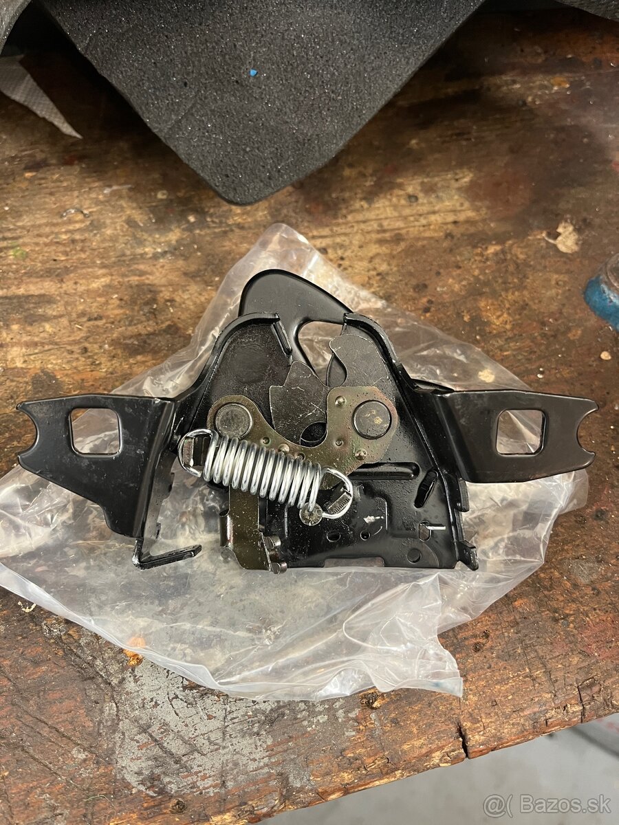 Zámok prednej kapoty Octavia 1 / Golf 4 - 2