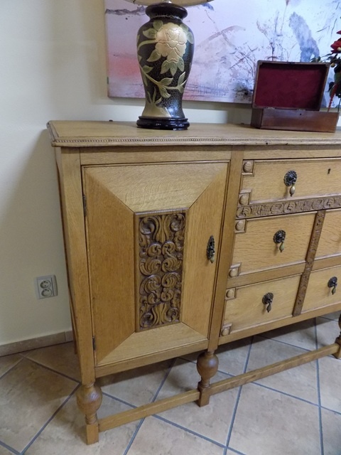 Komoda celomasívna - 2