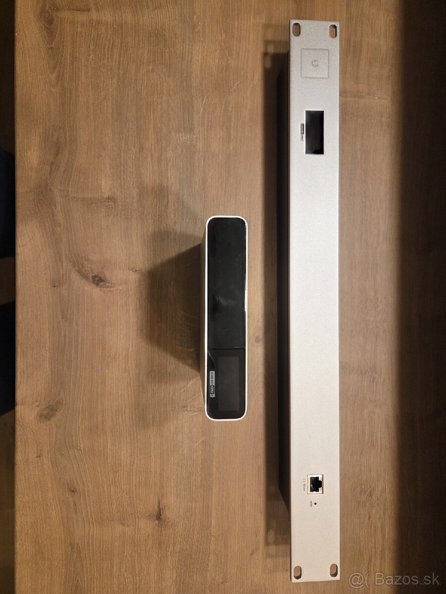 UniFi Cloud Key Gen2 Plus + 1TB HDD + POE Rack mount - 2