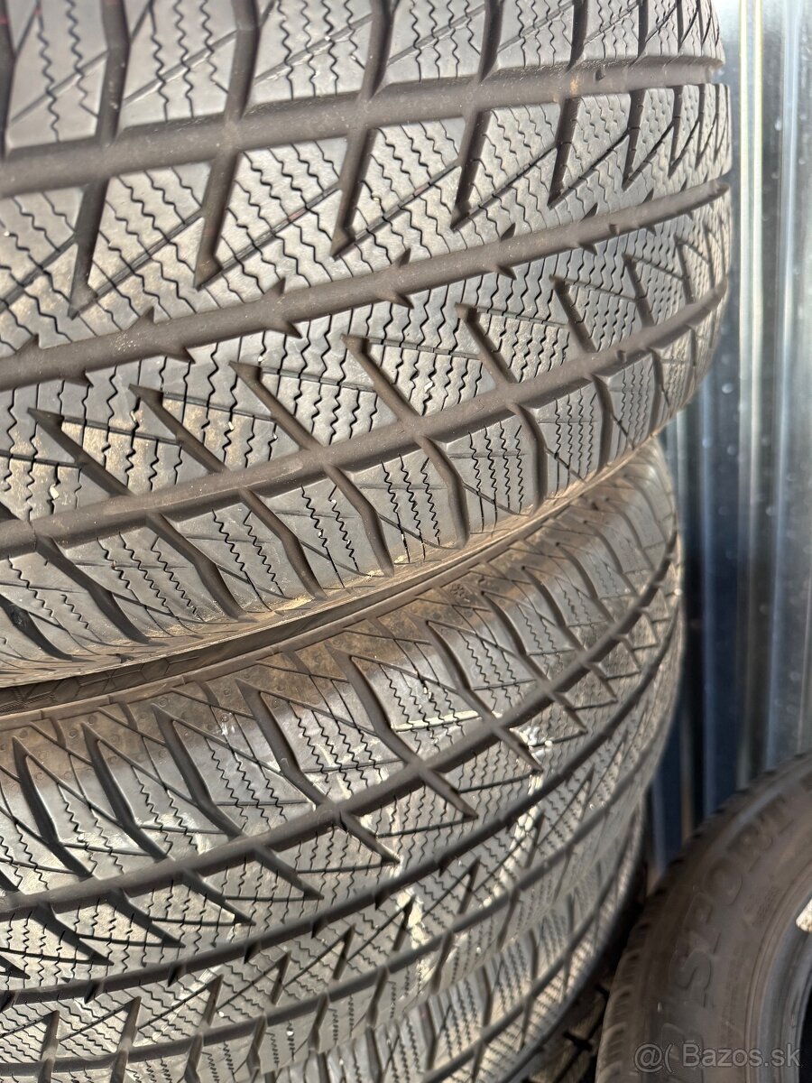 Zimne 215/55 r17 - 2