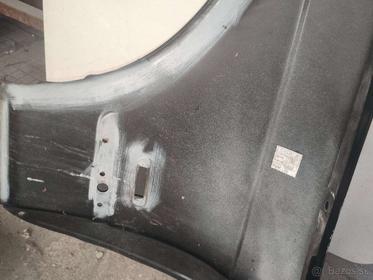 BMW E46 330i pravý predný blatník - 2