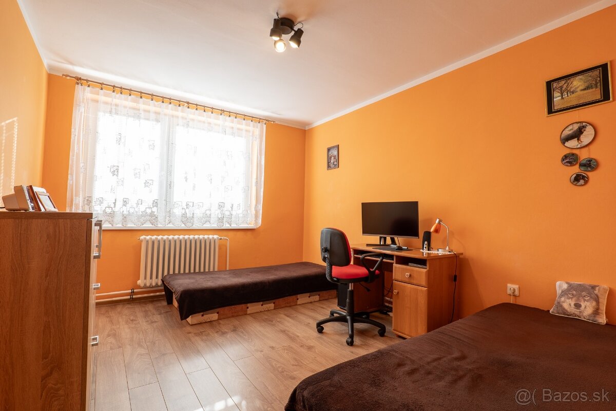 Byt s garážou v obci Dvorníky. - 2