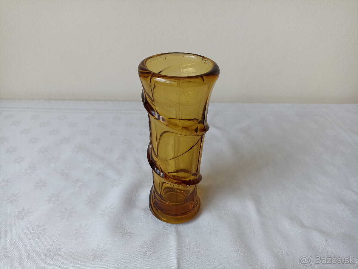 Stará retro vázička Jiří Brabec, sklárna Rosice – ambrová - 2