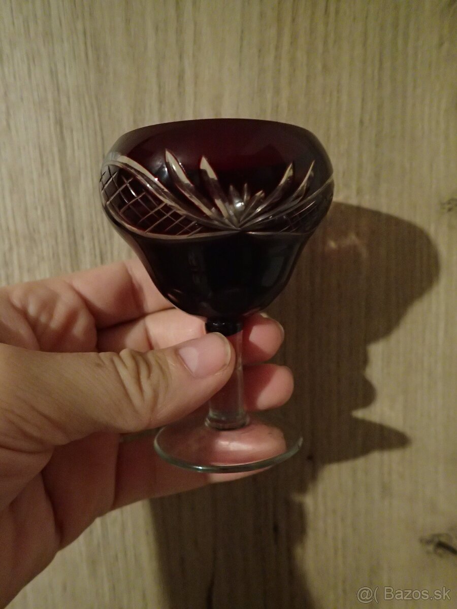 Rubínové sklo poháre cca 9cm - 2