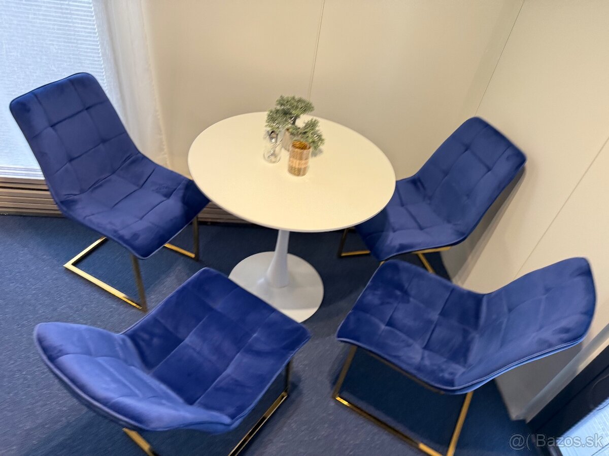 Predam 4 stolicky a stol - 2