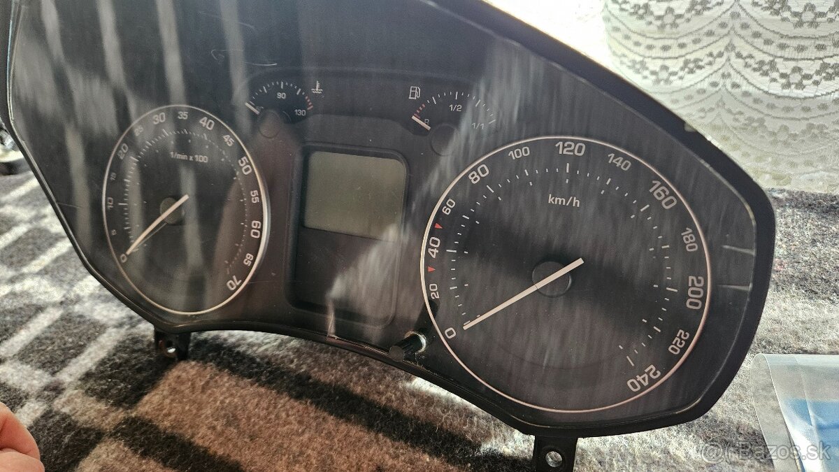 Octavia 2 budiky - 2