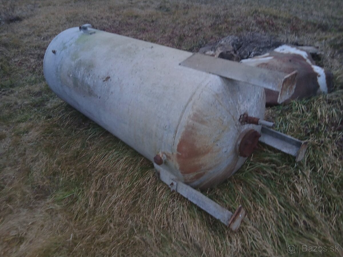 Predám 1000l nádrž na vodu - 2