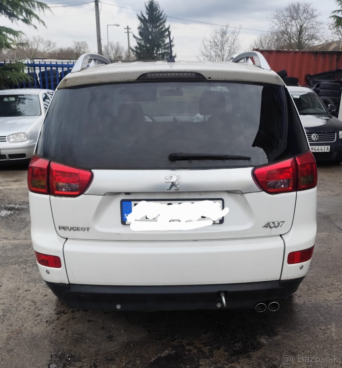 Predám Peugeot 4007 2,2 l. havarovaný. - 2