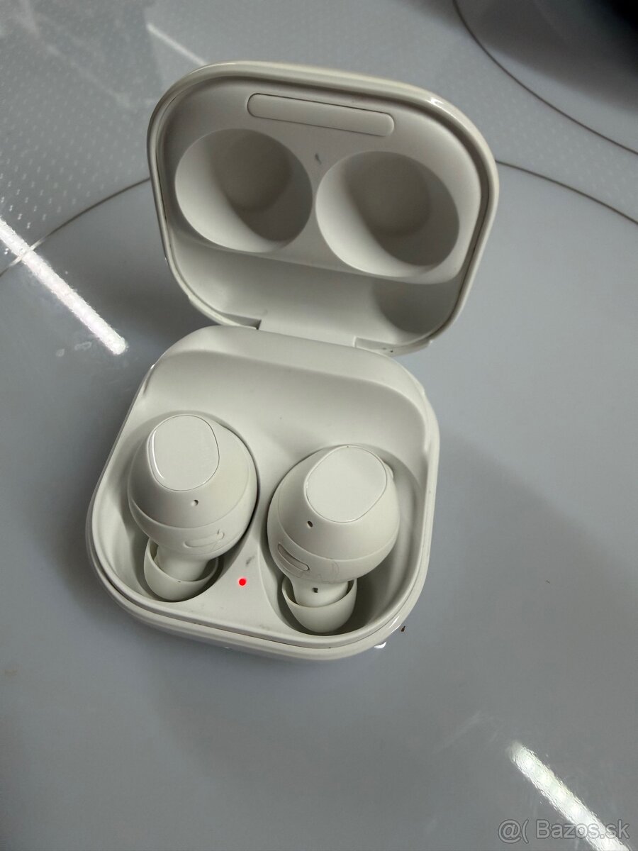 SLÚCHADKA SAMSUNG Galaxy Buds FE - 2