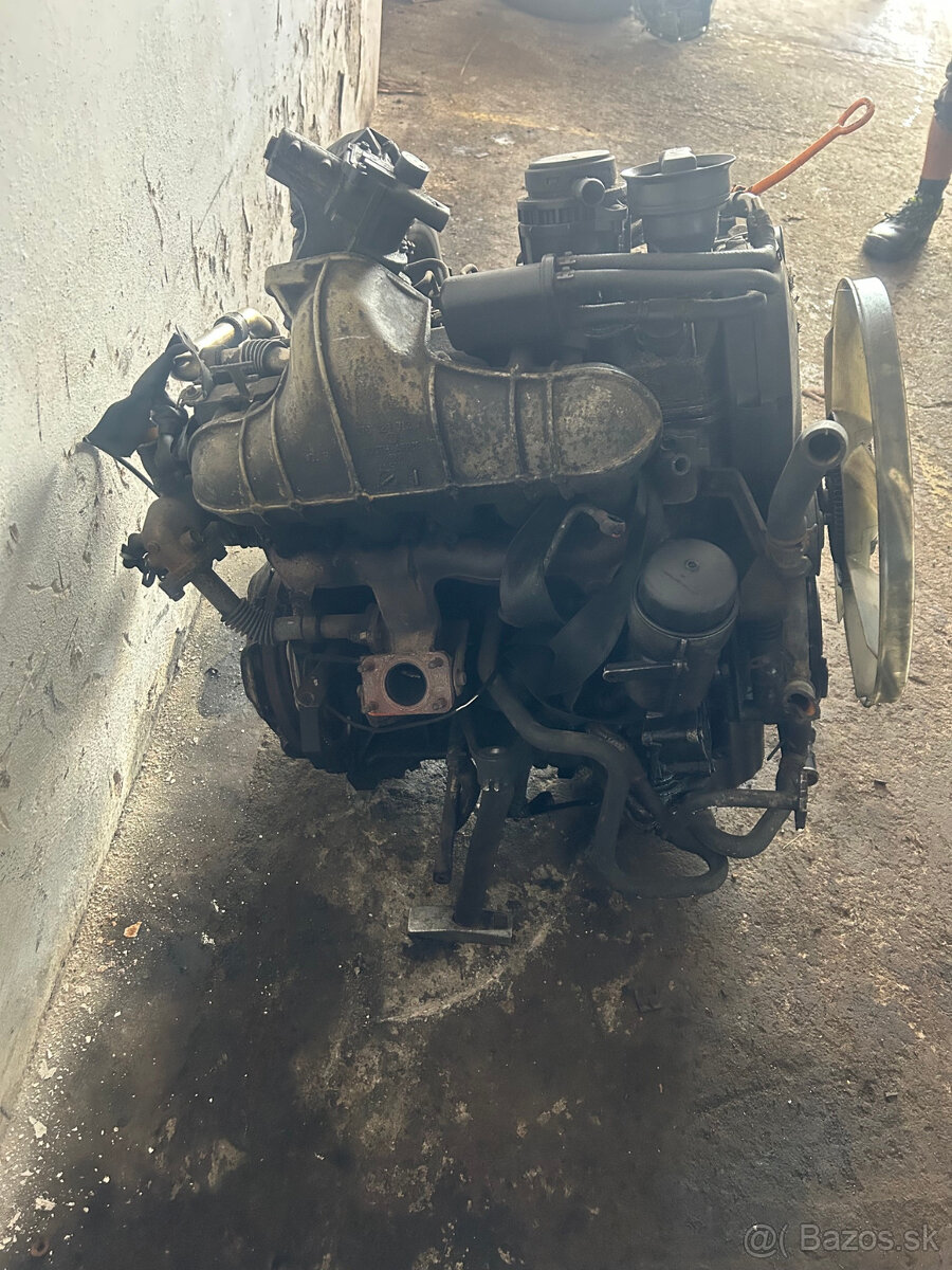 Motor 2,5TDI 100KW VW Crafter 2007 typ BJL prodám - 2