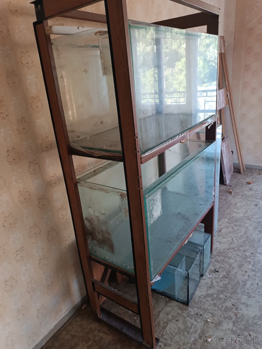 Akvárium so stojanom - 2