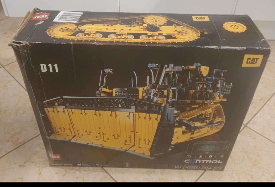 Lego technic 42131 D11 Buldozér - 2