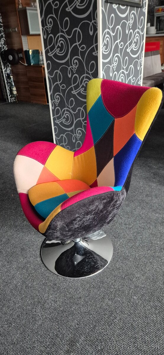 Otočné kreslo. - 2