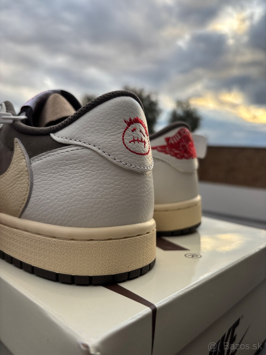 Air Jordan 1 Low x Travis Scott Reverse Mocha - 2