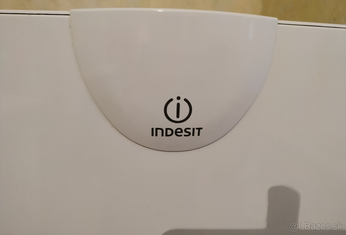 Chladnička s mrazničkou Indesit - 2