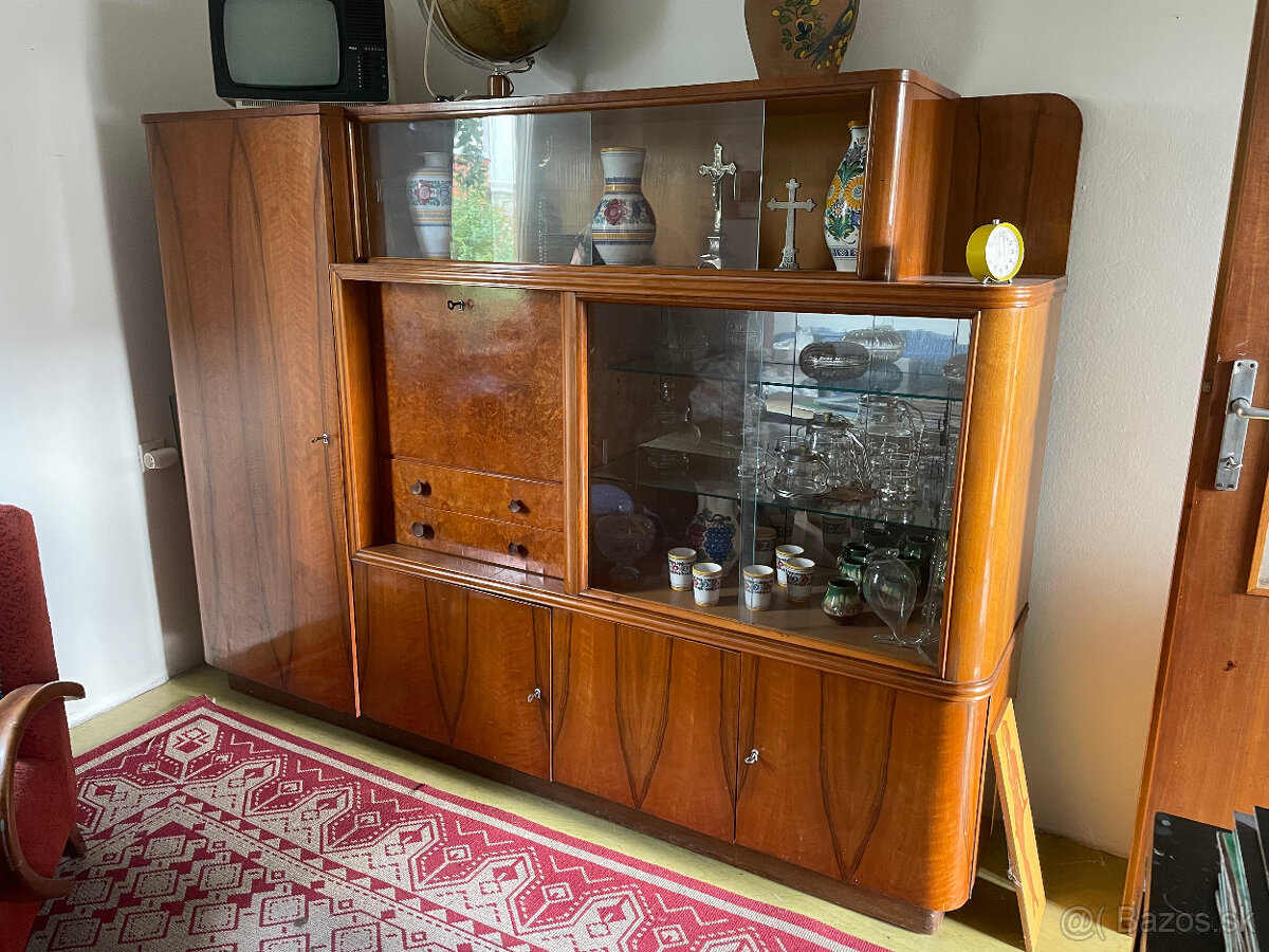 Stary zachovaly sekretar - 2