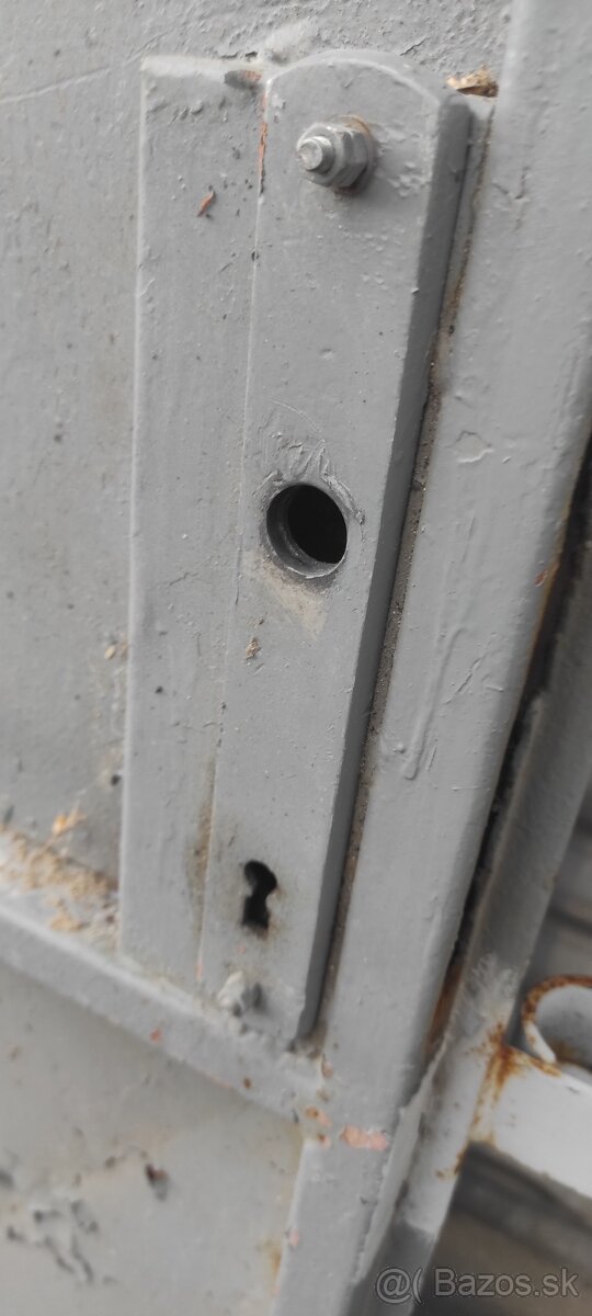 Garážová brána v top stave - 2