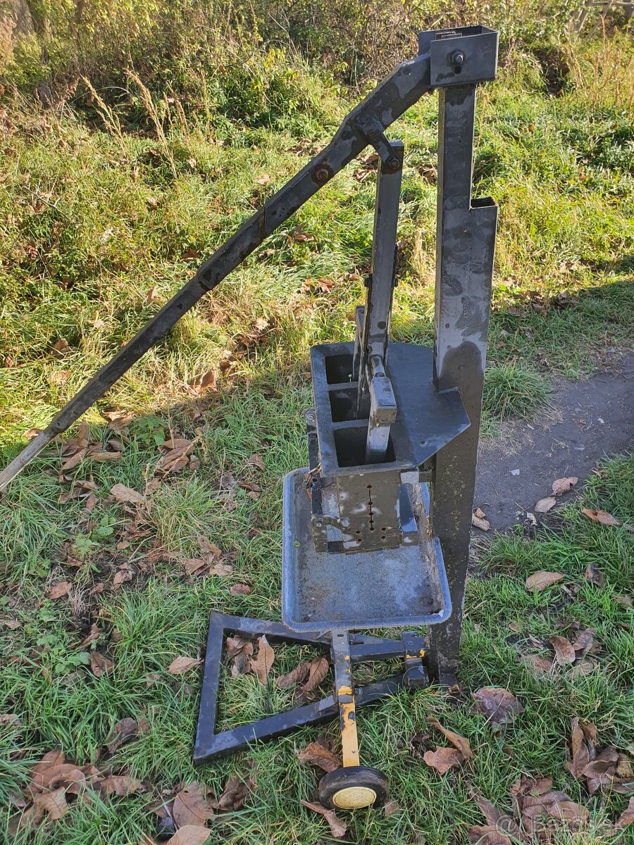 Rucny lis na brikety - 2