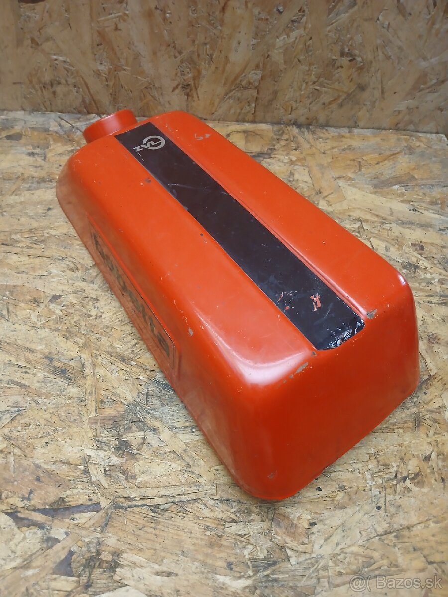 Babetta 210 nádrž - červená - 2