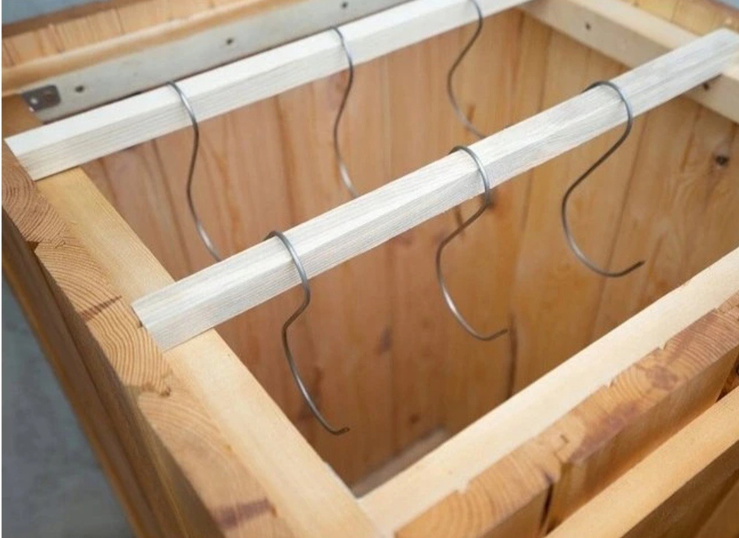 Drevená udiareň s ohniskom - 2