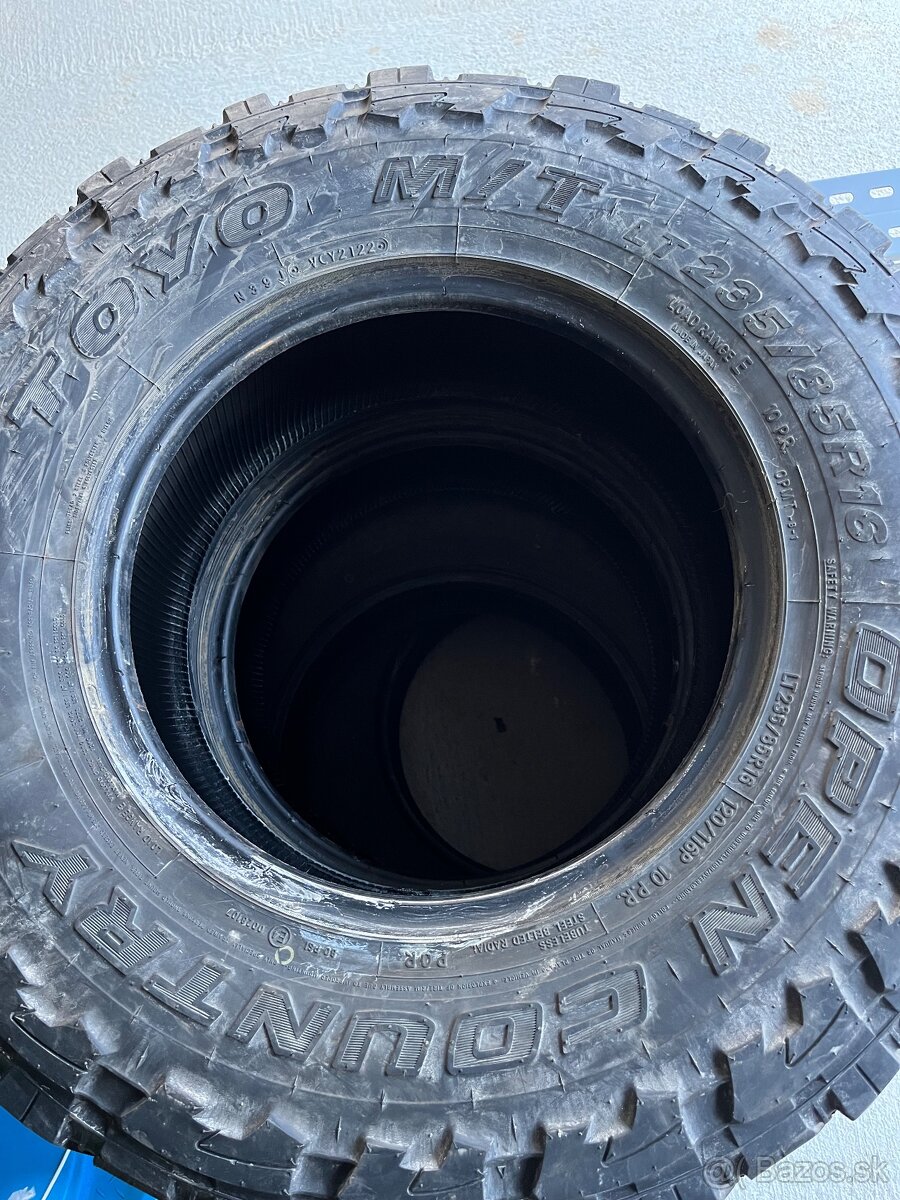 Toyo open country 235/85 r16 - 2