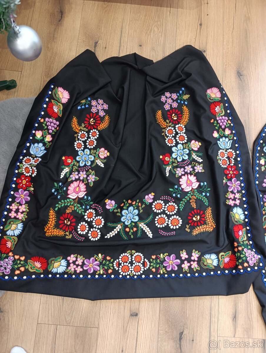 Vyšívaná sukňa so zásterou - 2