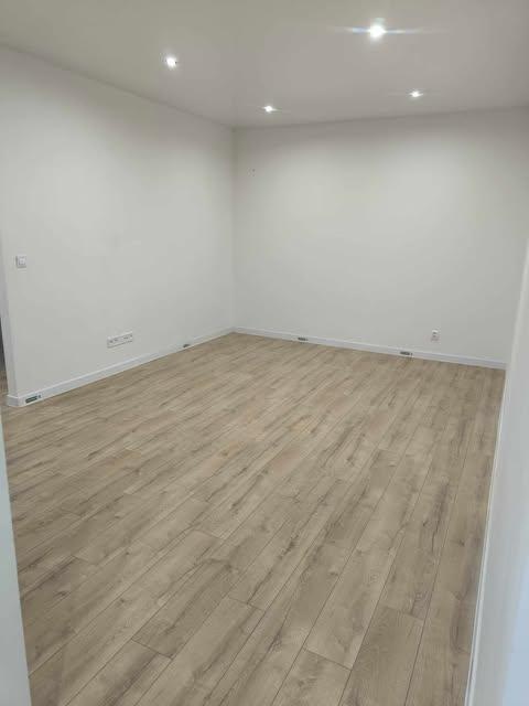 Prenájom bytu na námestí - 2