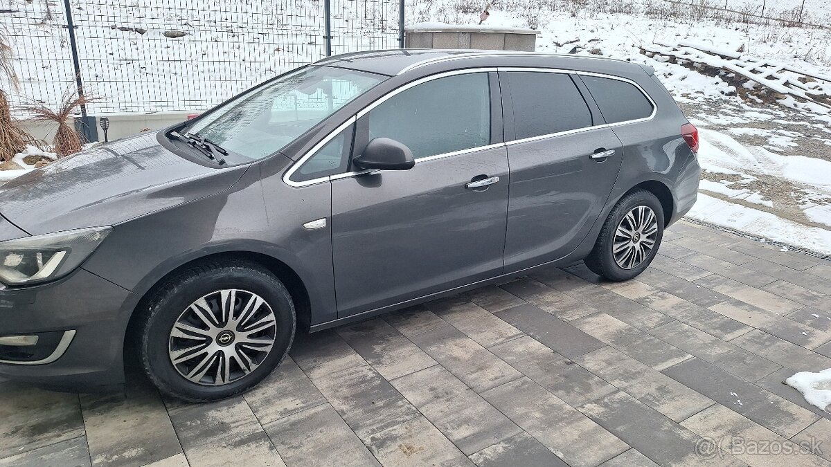 Opel Astra J sportstourer - 2