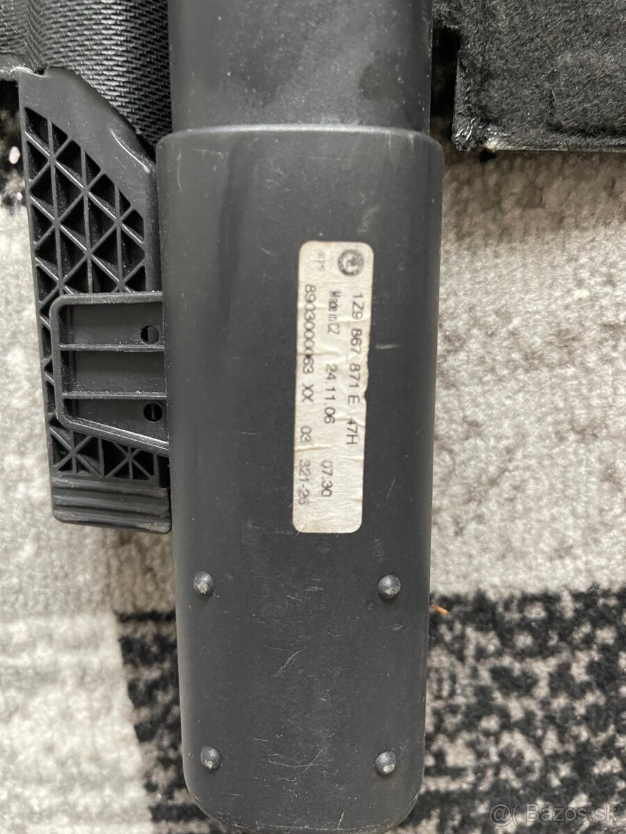 Škoda Octavia 2 Combi roleta - 2