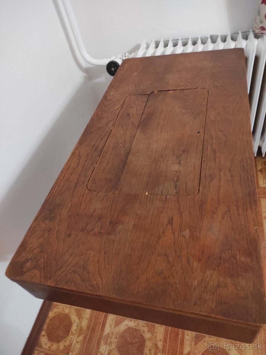 Predám šijací stroj zn.Minerva - 2