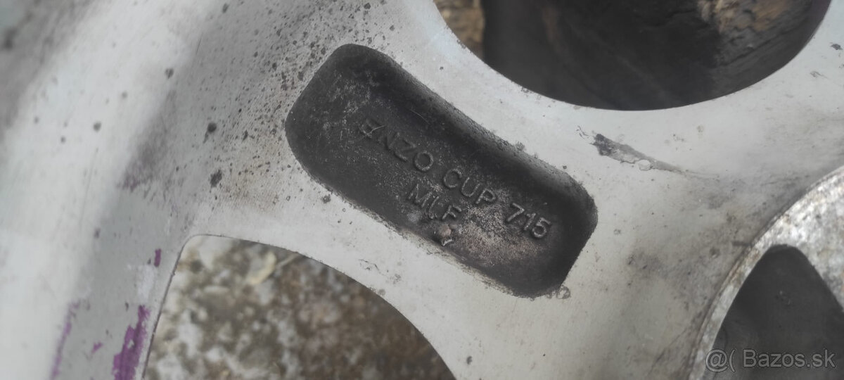 4x100 / 98 r15 7j et35 ENZO MILF CUP - 2