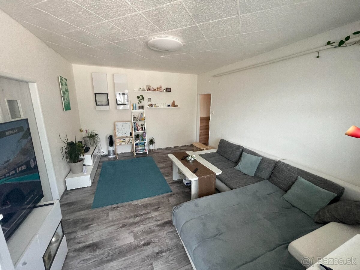 Zrekonštruovaný, zariadený byt 70 m² s garážou a záhradkou - 2