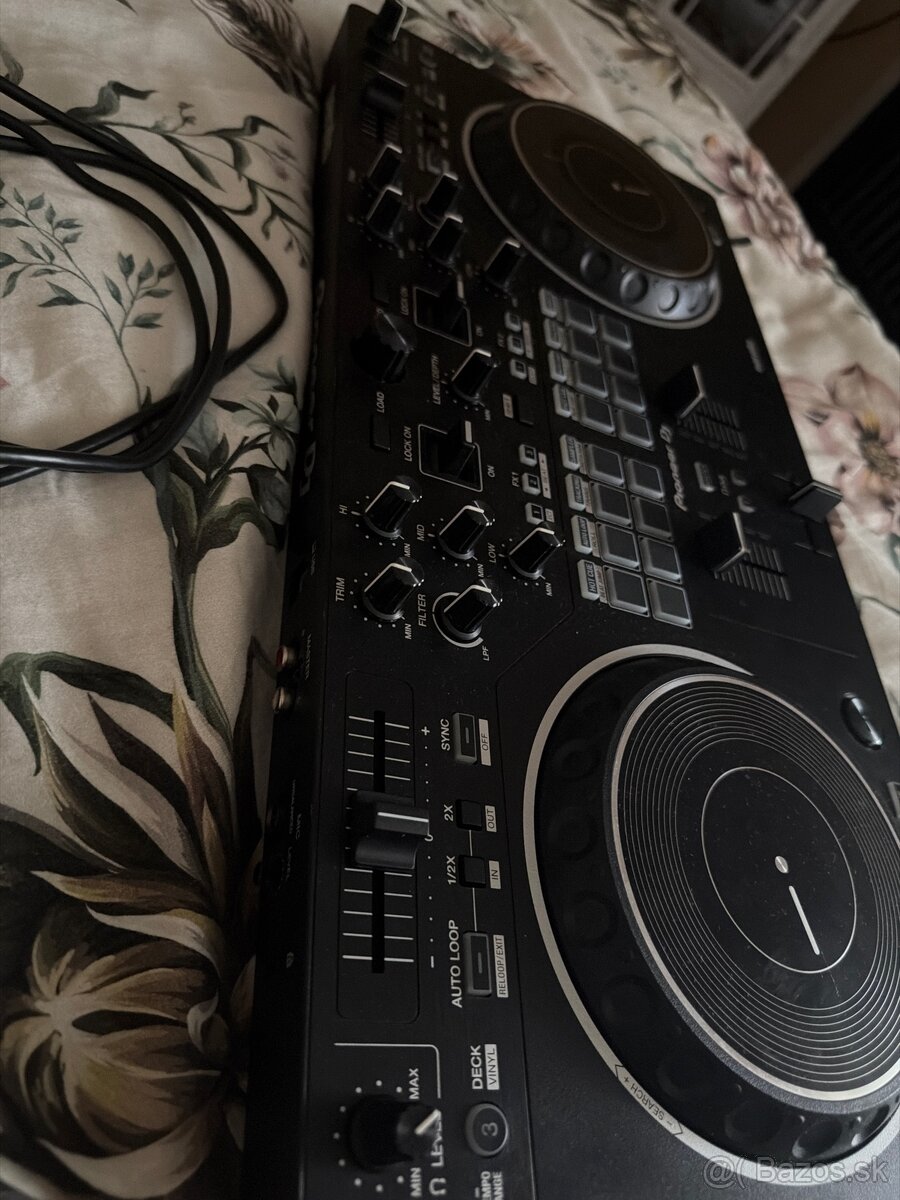dj konzola pionner ddj-rev1 - 2