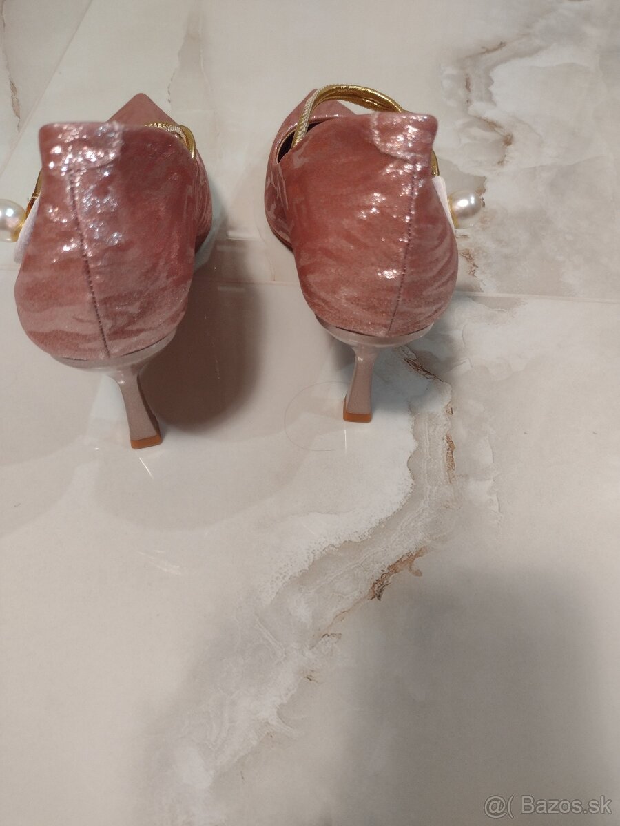 Lesklé lodičky v.38 - 2