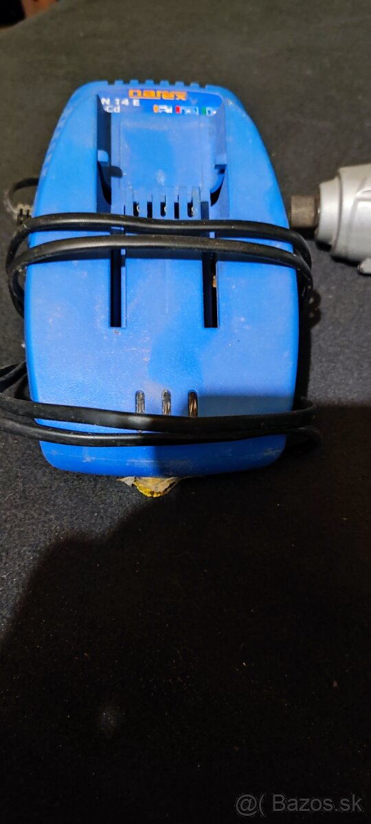 Narex nabíjačka +aku razovy uťahovak - 2