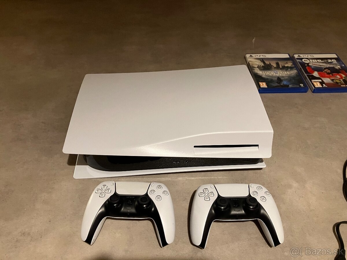 Predám Playstation 5 667gb + hry a ovládače - 2